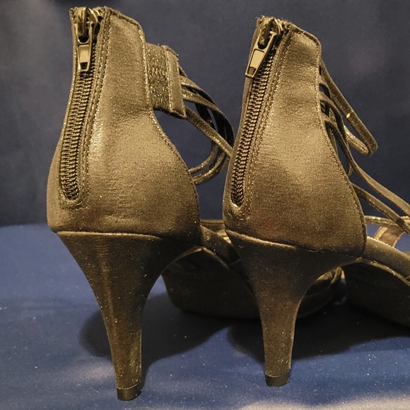 Heels - Picture 3 of 4